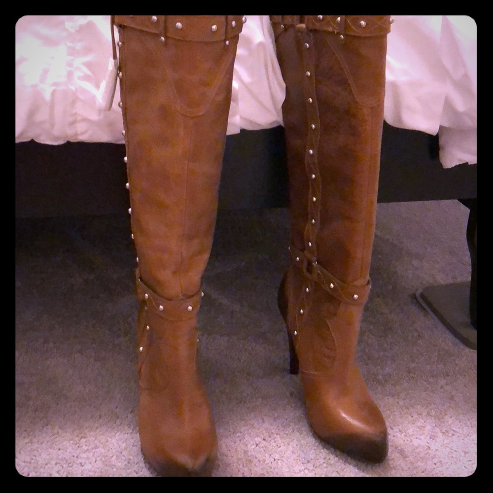 BRAND NEW GIANNI BINI KNEE HIGH BOOTS.